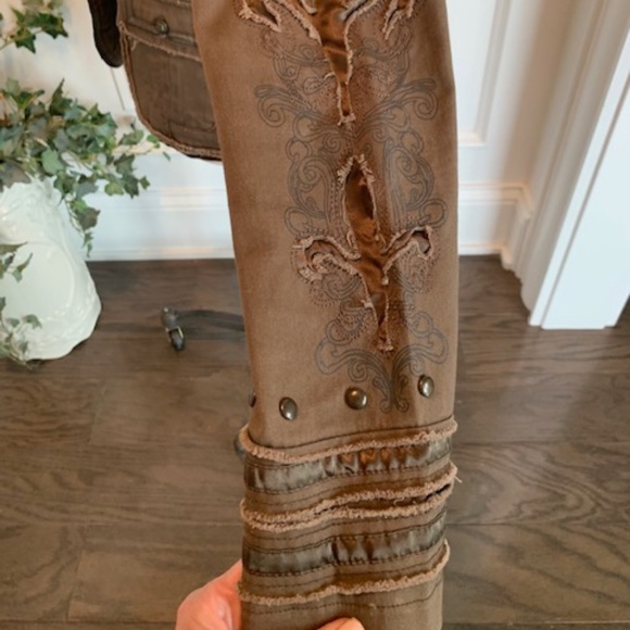 Taheri Beautifully Detailed Utility Jacket - Picture 6 of 16